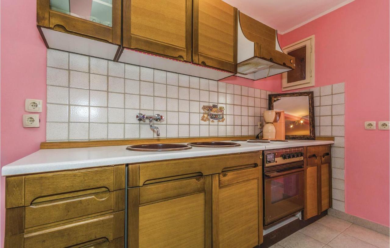 Cozy Apartment In Vrsar With Kitchen Exteriör bild